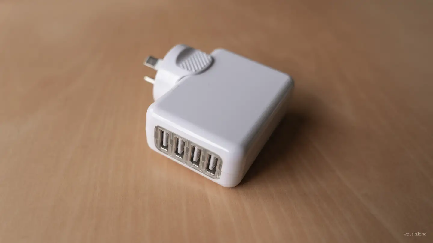 charge-DSC01800 4-port USB travel adapter/charger (no USB-C support)